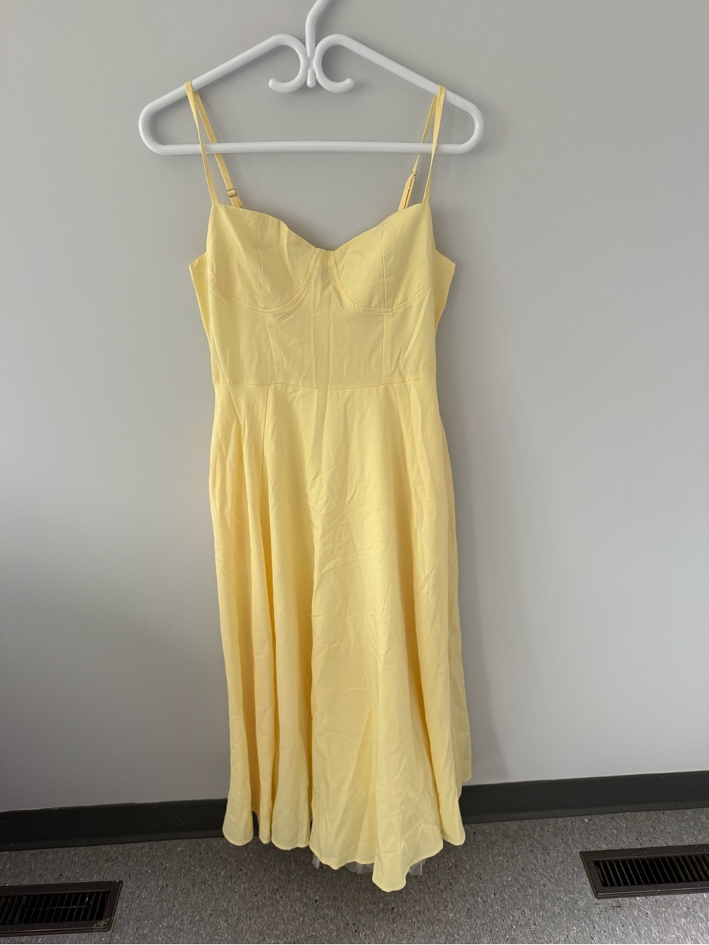 Sunlit Sweetheart Midi Dress with Adjustable Straps